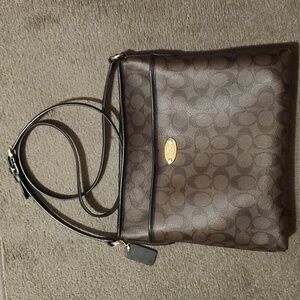 Coach Leather Crossbody  🍫 chocolate on light brown. EUC!!!
